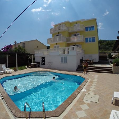 Apartments Romana Slatine Bagian luar foto