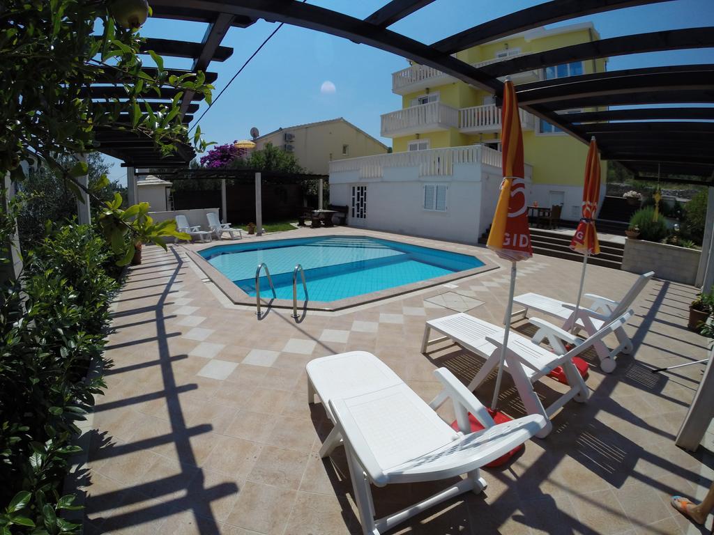 Apartments Romana Slatine Ruang foto