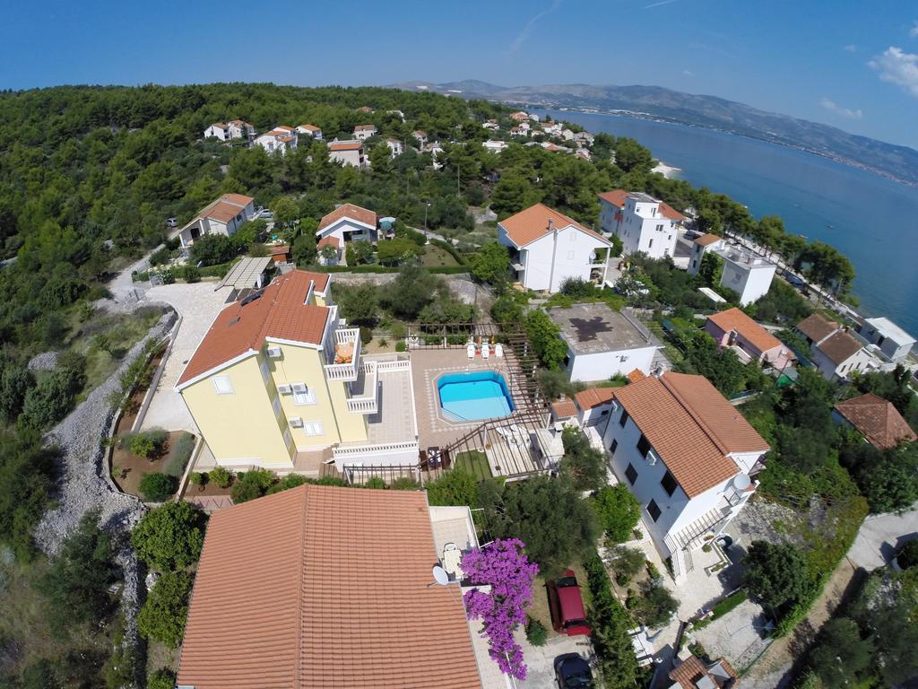 Apartments Romana Slatine Bagian luar foto