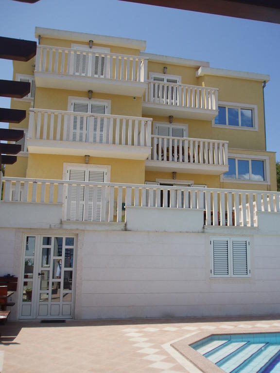 Apartments Romana Slatine Bagian luar foto
