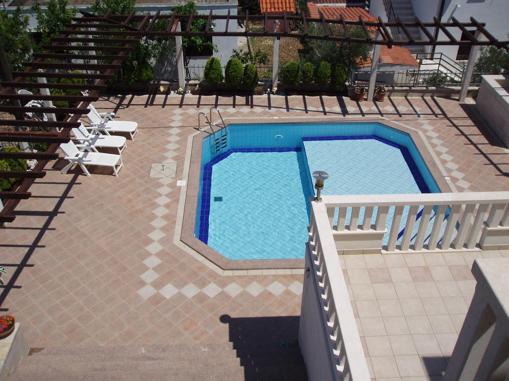 Apartments Romana Slatine Ruang foto