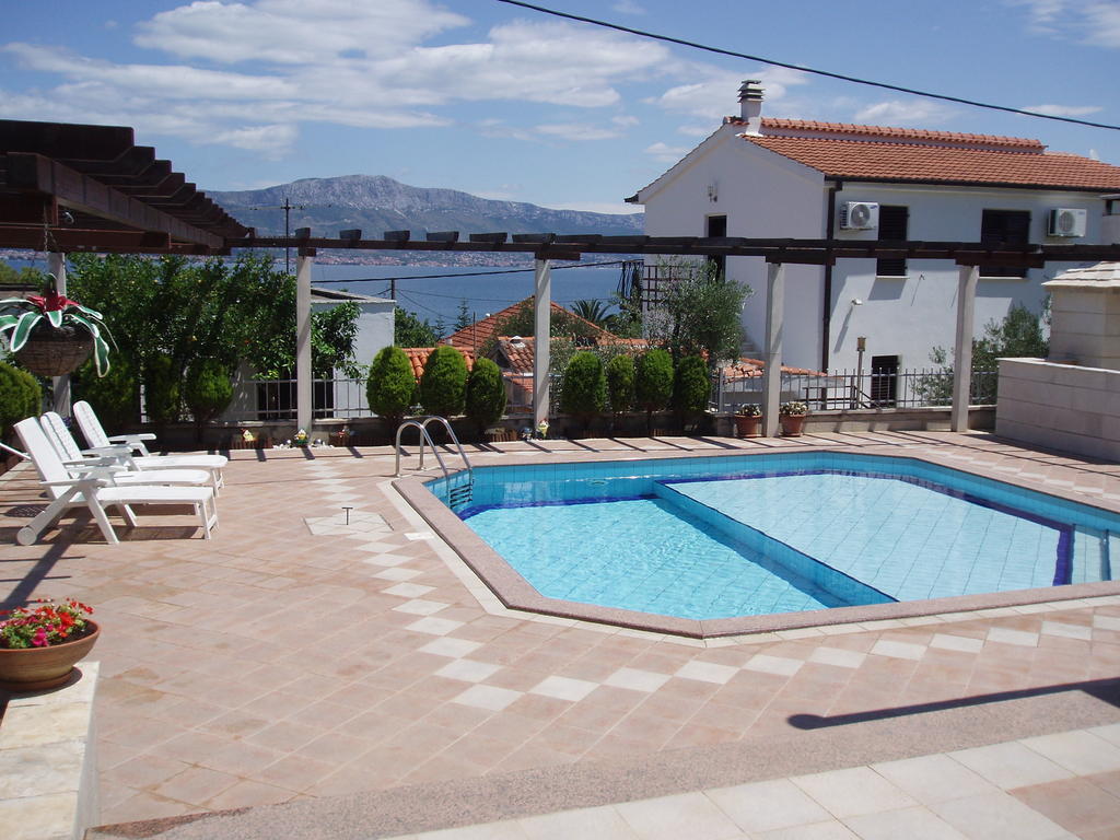 Apartments Romana Slatine Bagian luar foto