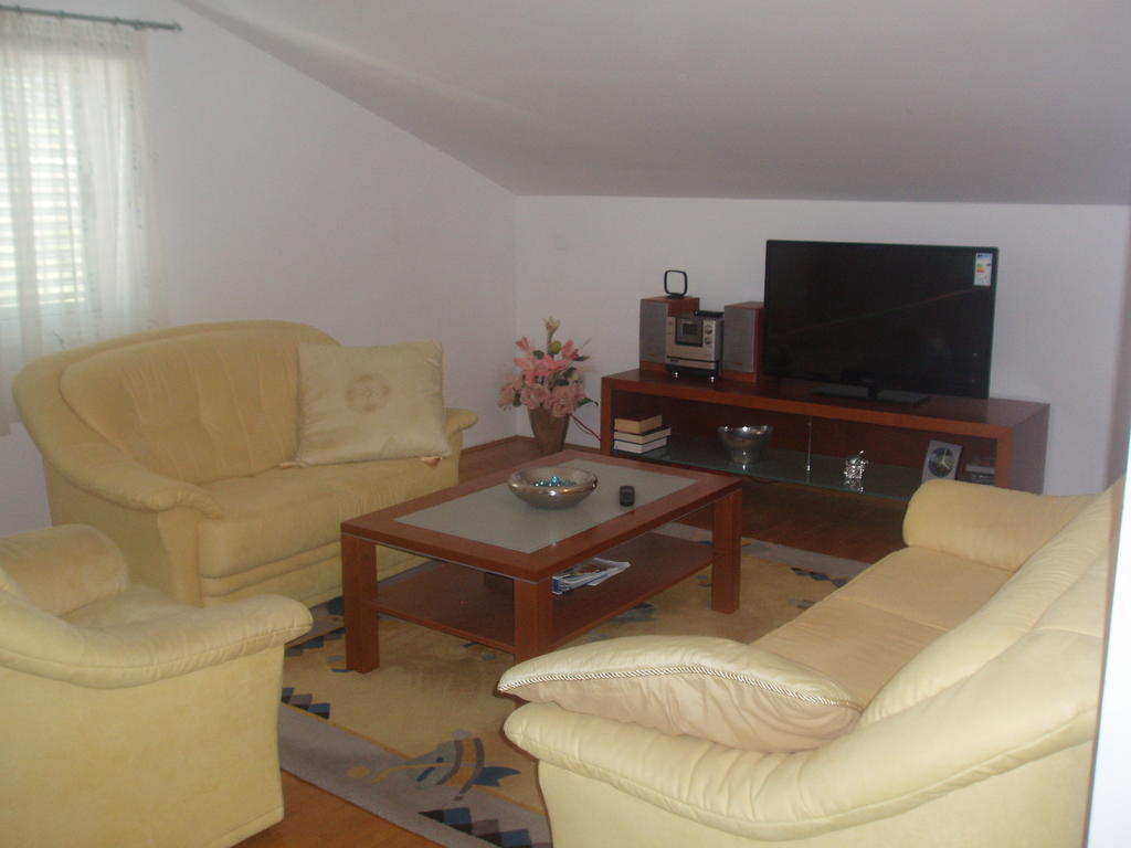 Apartments Romana Slatine Bagian luar foto