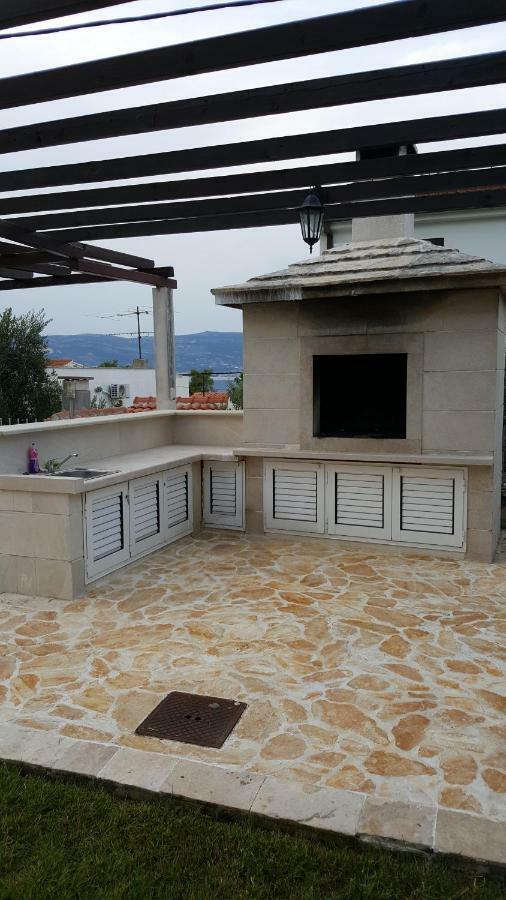 Apartments Romana Slatine Bagian luar foto