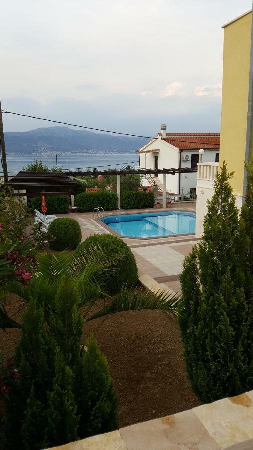 Apartments Romana Slatine Bagian luar foto